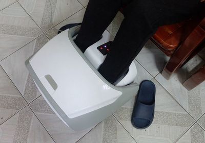 把足療店搬回家 銳珀?duì)柾茸阋惑w足療機(jī)，讓家人躺著追劇就是真享受